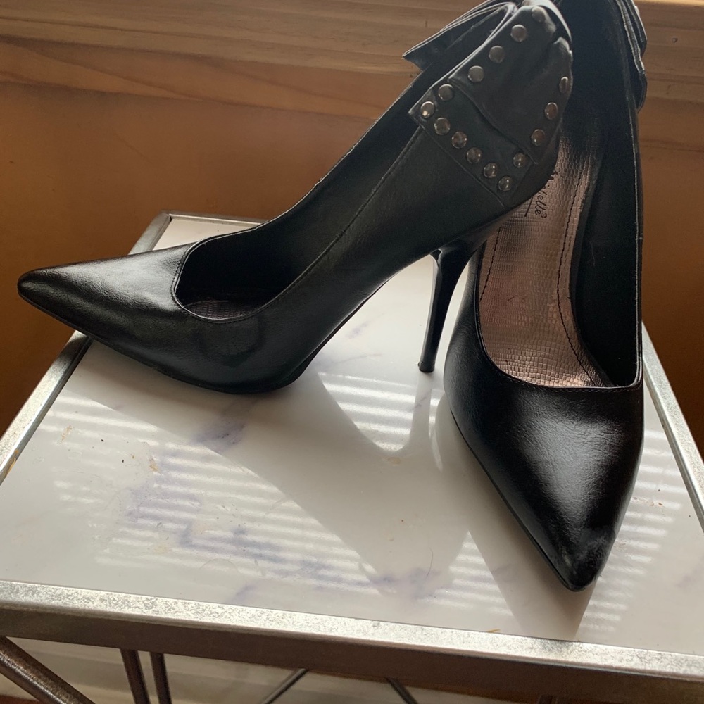Anne Michelle Black Bow Heels